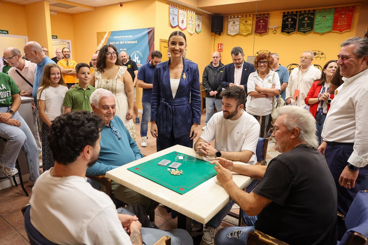 JCF_Valencia's tweet photo. 🏆 La Pobla de Vallbona ha rebut hui als participants del campionat de Truc de les Juntes Locals de la Comunitat Valenciana.

✨ Un esdeveniment multitudinari que ha unit als fallers de les diferents poblacions per a disfrutar d'un torneig en el qual el vertader premi és la germanor.

👑 La FMV ha eatat present en este acte, desitjant sort a tots els participants i acompanyant-los en este esdeveniment tan especial.

📸 @Fotofilmax