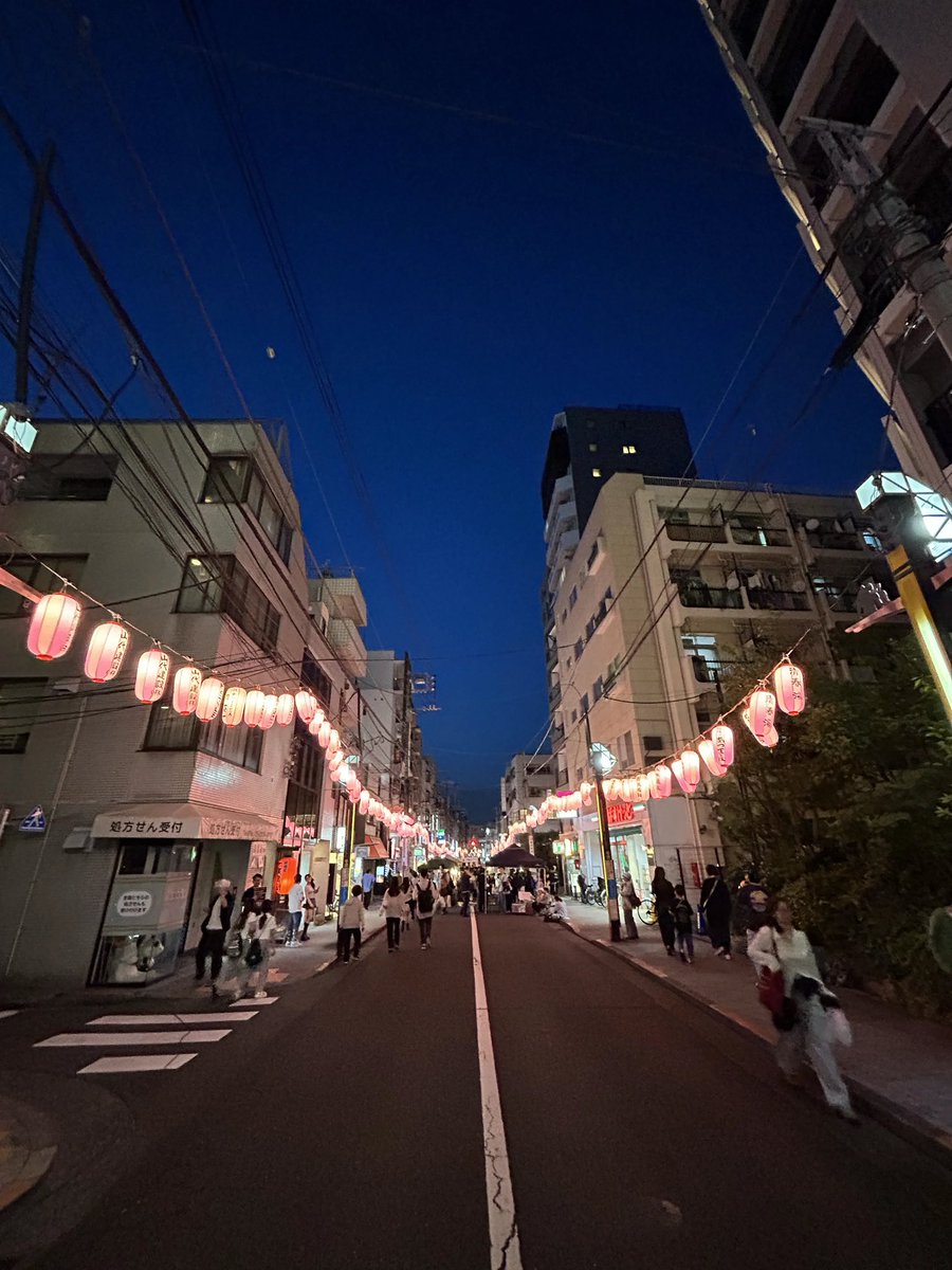apteLab2026's tweet photo. 【本日の一報🎤】
養成所最寄駅「中野新橋駅」
今夜は民謡踊りで賑わっています✨🎵

街総出で盛り上がりを見せています…！
素敵な街と学舎で一緒に学んでみませんか✨

#アプトプロ #アプトラボ #声優養成所 https://t.co/RAUW5UmAw1