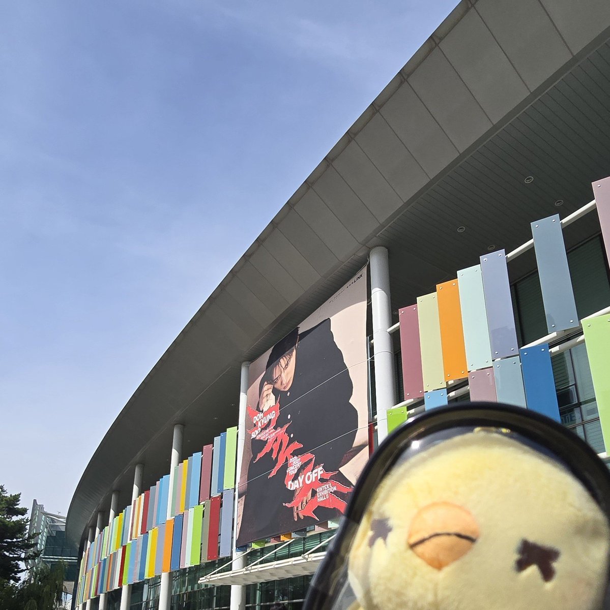 shingamgyul's tweet photo. 향수 굿즈가 ��으니까 좋은 점 : 경수 솔콘에 경수 향수를 뿌리고 갈 수가 있다. https://t.co/I4M3p8qPIU
