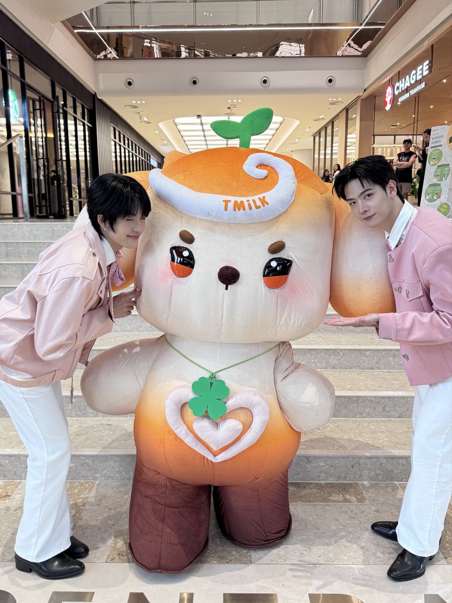 Central_Bangna's tweet photo. พร้อมมั้ยยย🐶🦖🥛

#CentralBangnaxLatteKim
#CentralBangnaxTMilk
#NewCentralBangna
#CentralPattana 
#CentralBangna https://t.co/zbQUYowJbg