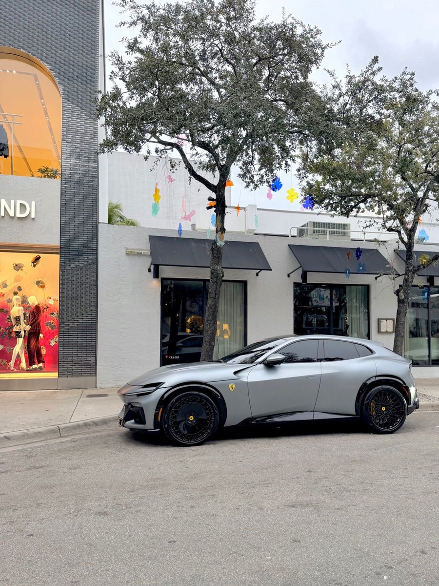 TheAutoHub's tweet photo. Ferrari Purosangue https://t.co/ZnPJGcpsOF