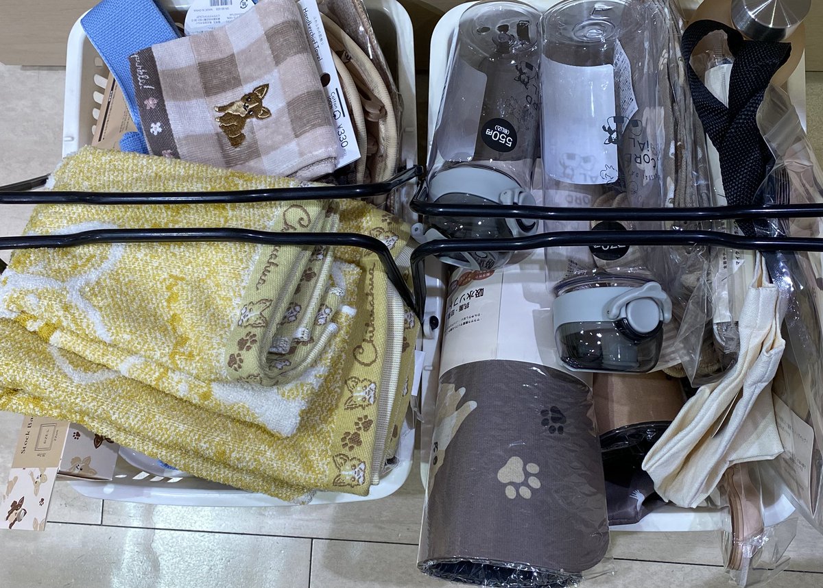 YouMe_AMOR's tweet photo. イルーシー300というスリコでもない
THREEPPYでもない雑貨店にチワワグッズが
売り出すとのことでいそいそと買いに🫧
この他にもチワワグッズいっぱいあって
買い物カゴ2つの爆買いしたww
柴犬とかコーギーはよくあるけど
チワワってグッズ展開少ないんだよね💦
#illusie300 #チワワ #Chihuahua https://t.co/XSoEzQlbN3