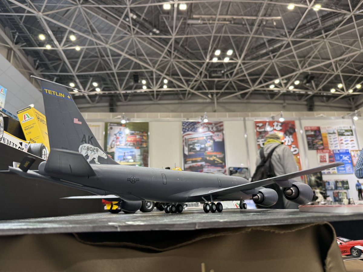 KTGonly01's tweet photo. スケールが1/72なだけあって画角に収まらないほど馬鹿デカいイタレリのKC-135R/FRストラトタンカー
プラッツの展示ブースで一際目立つ！ https://t.co/Vne55wNkYS