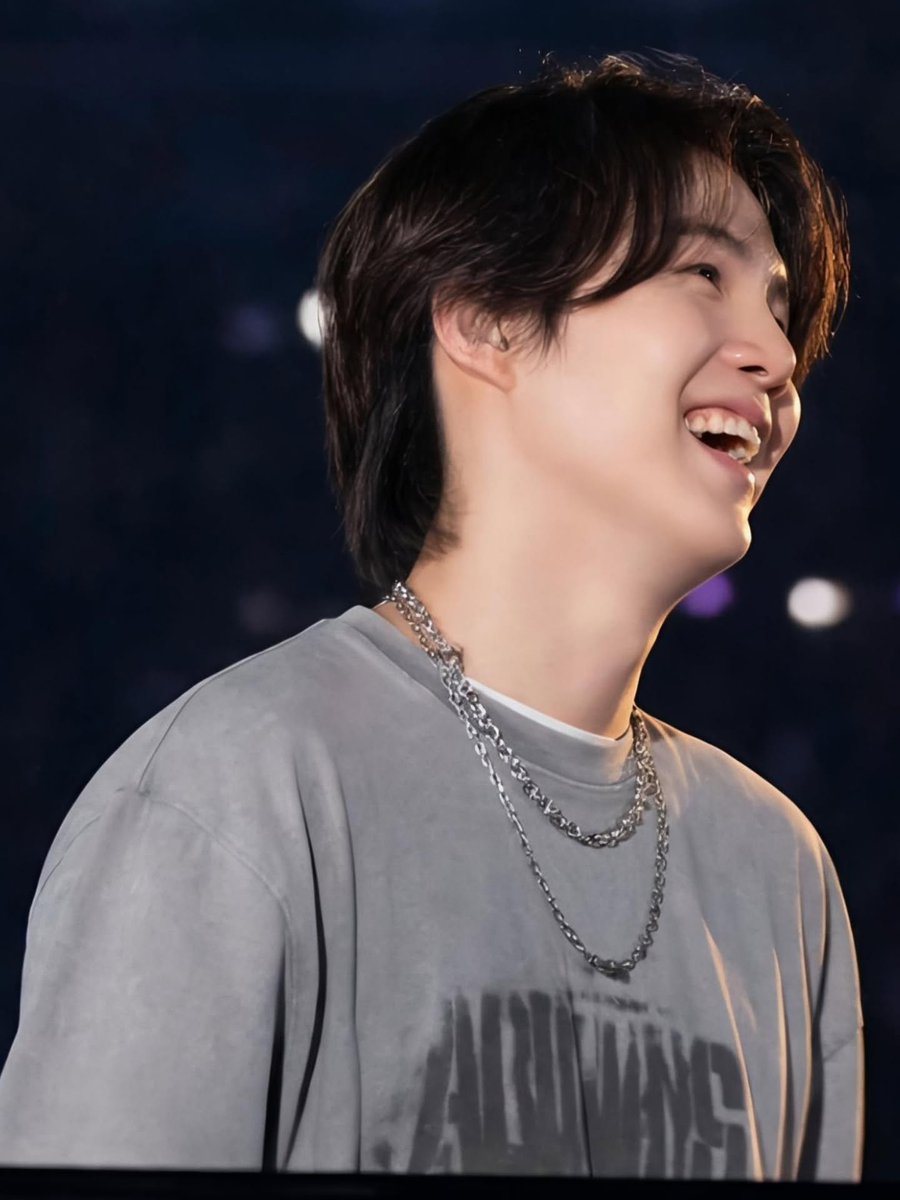 _YOONGI_AGUSTD_'s tweet photo. Some smiles mean life 🐱 https://t.co/7EruFZmLLs