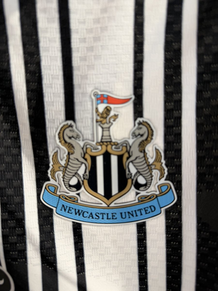 MagpieChannel_'s tweet photo. Compared to these two being used on this seasons kits… https://t.co/hZ5uDHVuQF