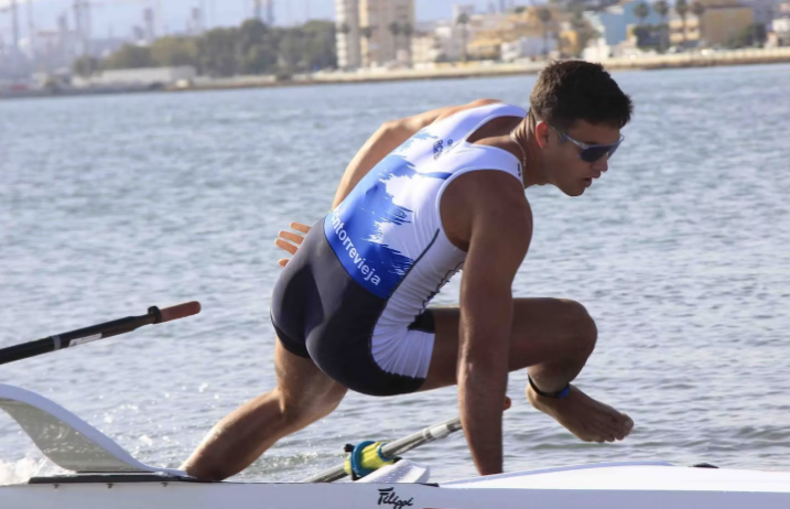 fed_esp_remo's tweet photo. 🗞️ El Español se hace eco del crecimiento del beach sprint y del papel de Ander Martín como uno de los grandes referentes nacionales de esta modalidad. https://t.co/UfHl0KVS7y