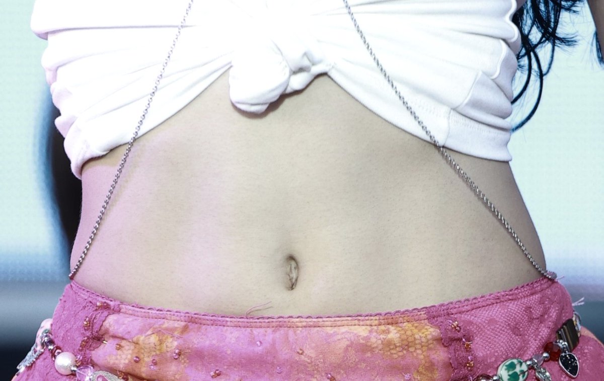 xynleea's tweet photo. oh lord,, kazuha belly button shape😖 https://t.co/vbwfPwFDks