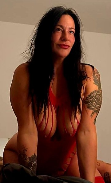 Clara_onlyfans1's tweet photo. Let's get one thing clear. Payment for content sent via paypal, I worked in fraud/finance for 11 yrs, I am not a push over &amp; do not fall for fees/paying for gift cards to release funds. I have a brain. So serious buyers only for quality content 😉
#scammers #paypal https://t.co/qHRfIc6HDl