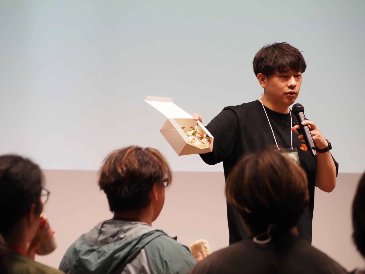 phpcon_ehime's tweet photo. ＼乾杯〜！！／
愛媛グルメを囲んで懇親会スタートです🍊🍙

#phpcon_ehime https://t.co/guAmcxxt5l