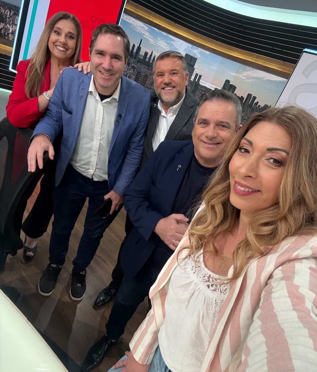 Vivoelsabado's tweet photo. Arriba, arriba! Que es sábado y ya estamos en vivo 🥰
Súmate a este equipo hasta las 13😉 @edubattaglia  @mechi_mora  @victorvarone  @A24COM https://t.co/aCdSVqS1DG