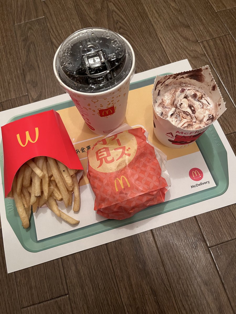 tekitoudaaaa_'s tweet photo. 猫吐祭、落選しました！

だけどマックデリバリーでチーズ月見セットを食べながらブラックトリック最終回を見て、全部チャラにしました！

高島春奈が色んなトラブルから救われてよかった！

あのちゃんの月9初出演、しっかり見届けられて嬉しかった！
#ano #猫吐祭 #マクドナルド #ブラックトリック https://t.co/4ma8WPGMju