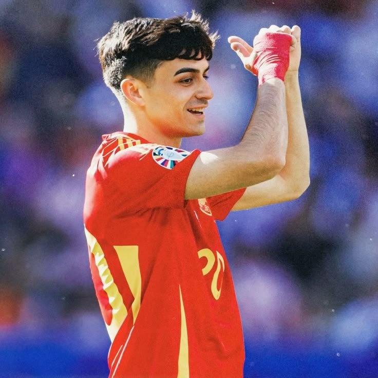 qddf_7's tweet photo. 🥶🥶 بيدري بالابيض 🤍 أو الأسود 🖤؟ https://t.co/g1kLU0KcmY