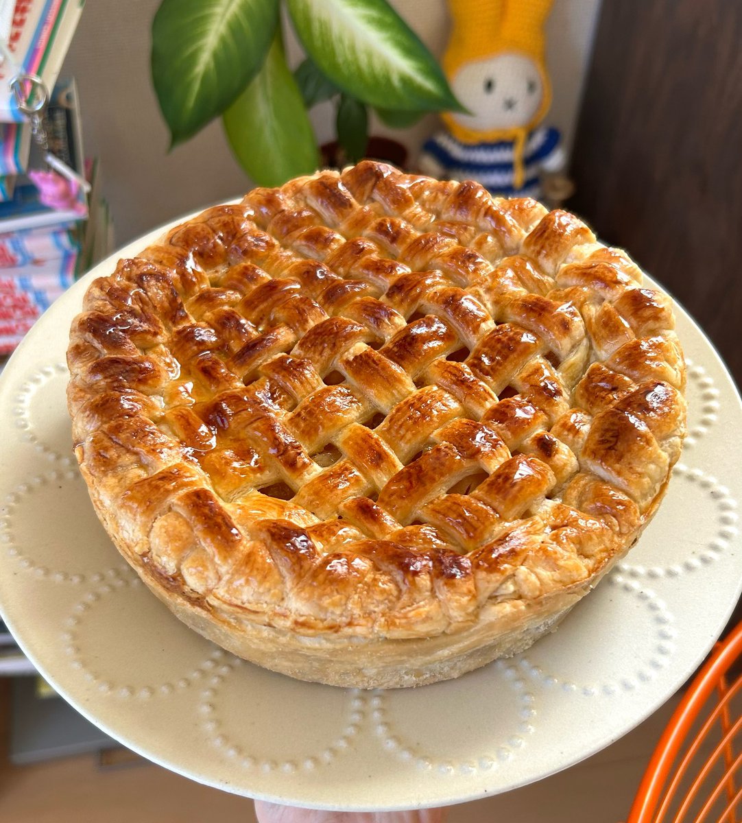 redbeanjam1210's tweet photo. 分厚い特製アップルパイ焼けました〜🍎
部屋中とてもいい香りです🤤 https://t.co/SIhYTWKe6K