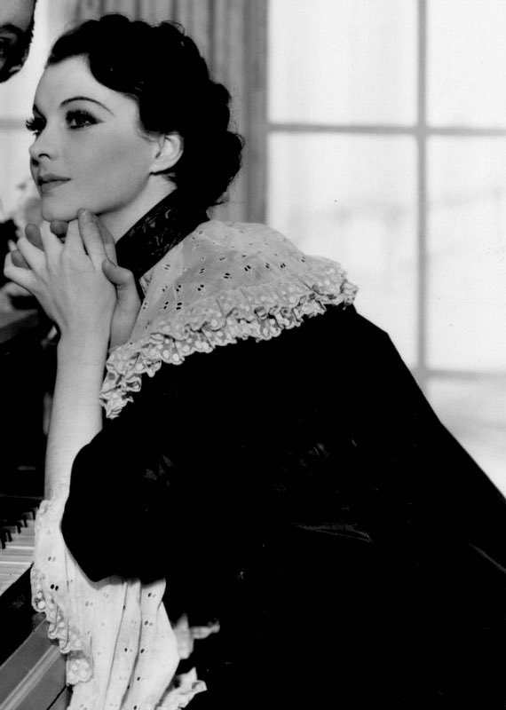 vvienleigh's tweet photo. vivien leigh as henriette duquesnoy in the mask of virtue https://t.co/ByXWt5DBhY