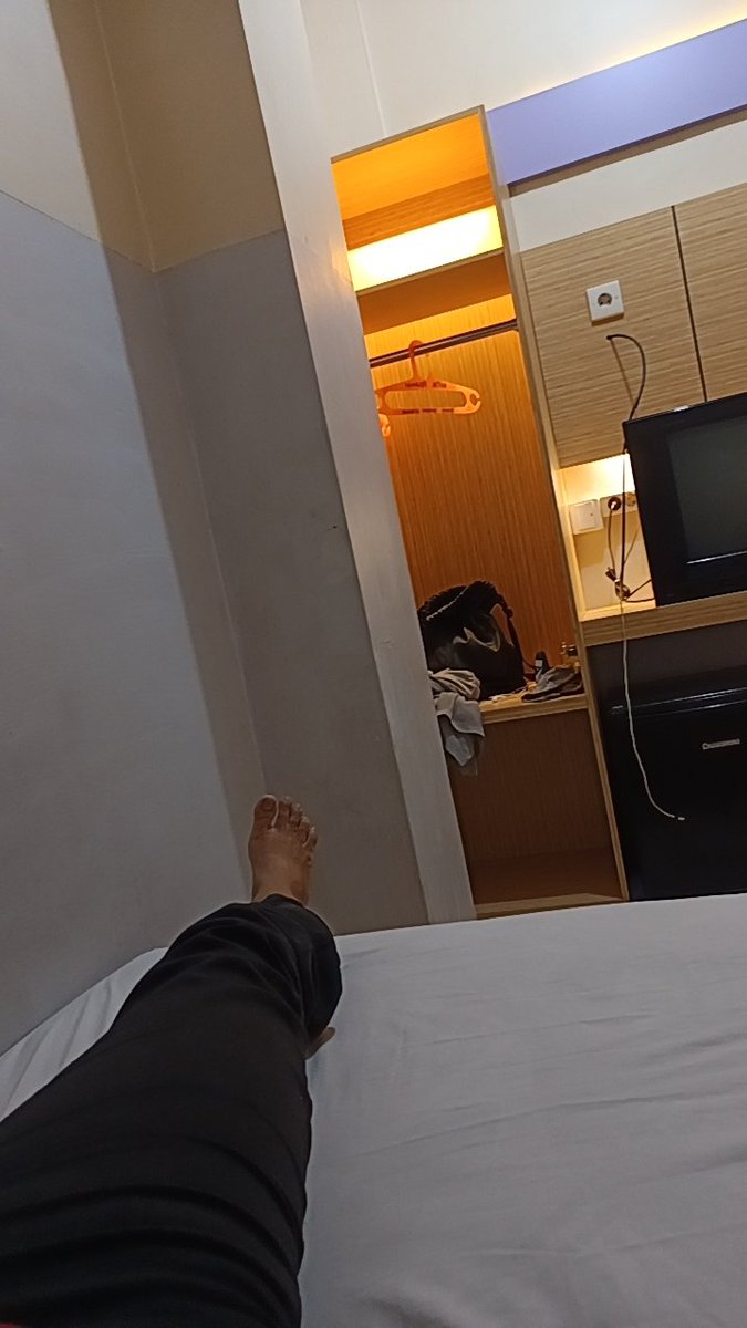 derby114384's tweet photo. Sendiri ada yg mau nemenin gak MLM ini https://t.co/iL3EYEza9C