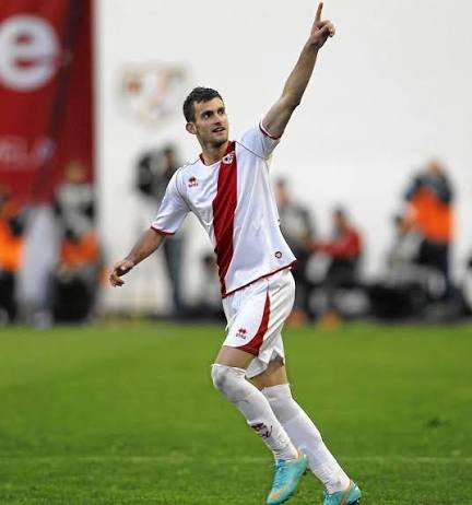 DatosRayo1924's tweet photo. ⚡ El 7 de agosto de 2011 el Rayo Vallecano disputó un amistoso contra el Cagliari
🇮🇹Los italianos vencieron 2-1
⚽🇧🇷 Los goles llevaron acento brasileño: Leo Baptistao para el Rayo y Nené (doblete) para Cagliari
🇦🇷 Larrivey jugaba en el Cagliari por aquel entonces
#DATORAYO https://t.co/o7G2i0inzs