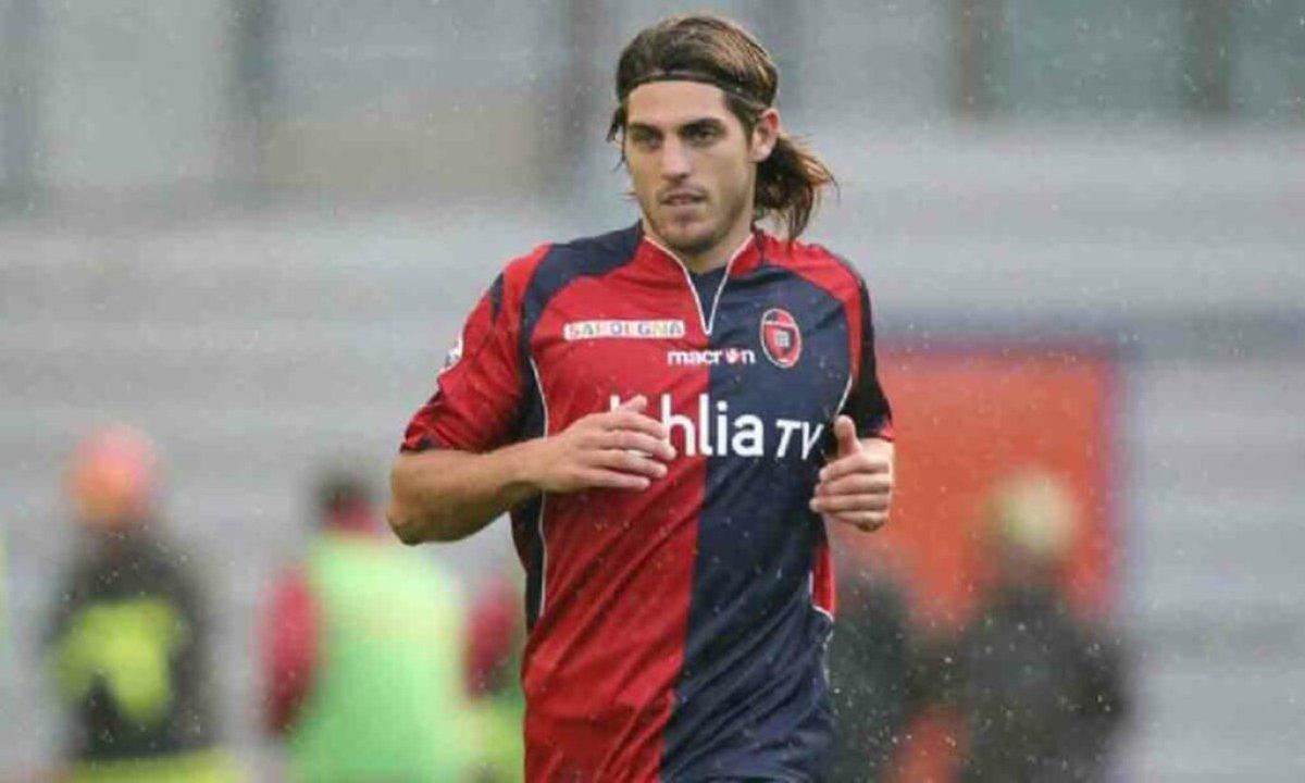 DatosRayo1924's tweet photo. ⚡ El 7 de agosto de 2011 el Rayo Vallecano disputó un amistoso contra el Cagliari
🇮🇹Los italianos vencieron 2-1
⚽🇧🇷 Los goles llevaron acento brasileño: Leo Baptistao para el Rayo y Nené (doblete) para Cagliari
🇦🇷 Larrivey jugaba en el Cagliari por aquel entonces
#DATORAYO https://t.co/o7G2i0inzs
