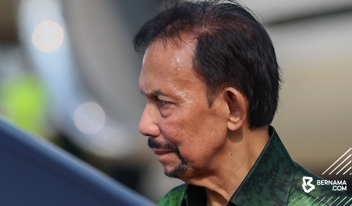 bernamadotcom's tweet photo. 𝐅𝐎𝐑𝐌𝐔𝐋𝐀 𝟏 𝐆𝐔𝐋𝐅 𝐀𝐈𝐑 𝐁𝐀𝐇𝐑𝐀𝐈𝐍 𝐆𝐑𝐀𝐍𝐃 𝐏𝐑𝐈𝐗 𝐃𝐈 𝐌𝐀𝐋𝐀𝐘𝐒𝐈𝐀 𝟐𝟎𝟐𝟔: 𝗦𝗨𝗟𝗧𝗔𝗡 𝗕𝗥𝗨𝗡𝗘𝗜 𝗧𝗜𝗕𝗔 𝗗𝗜 𝗠𝗔𝗟𝗔𝗬𝗦𝗜𝗔

#Selangor: Sultan Brunei Sultan Hassanal Bolkiah berangkat tiba di Malaysia hari ini bagi lawatan khas bersempena dengan Formula 1 Gulf Air Bahrain Grand Prix di Malaysia 2026 di Litar Antarabangsa Sepang (SIC), yang bermula semalam.

Pesawat khas yang membawa baginda bersama dengan delegasi Brunei termasuk Putera Abdul Mateen Bolkiah selamat mendarat di Pangkalan Tentera Udara Diraja Malaysia di sini pada 4.28 petang dan disambut oleh Tunku Temenggong Johor Tunku Idris Iskandar Al-Haj Sultan Ibrahim serta Menteri Belia dan Sukan Dr Mohammed Taufiq Johari.

Baginda kemudian berkenan memeriksa kawalan kehormatan yang dibarisi dua pegawai dan 26 anggota pangkat-pangkat lain daripada Batalion Pertama Rejimen Askar Melayu Diraja diketuai Kapten Wan Amirul Syafiq Wan Zamri.

SIC dipilih sebagai  tuan rumah F1 GP Gulf Air Bahrain 2026 sekali gus menjadikan litar ikonik itu lokasi sementara bagi perlumbaan berprestij tersebut.

📸 FotoBernama

#BernamaNews
#GPBahrain
#F1