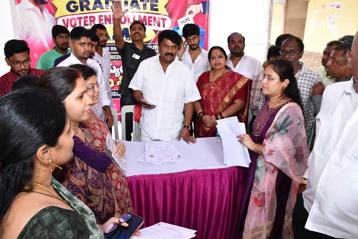 YadavTalasani's tweet photo. Attended the graduate voter registration drive organised at Nallagutta in Ramgopalpet Division and received voter registration applications from several eligible graduates.

#GraduateMLC #VoterRegistration #Ramgopalpet https://t.co/tqXqXjXdmA