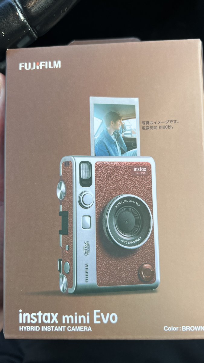 51maxcheers's tweet photo. FUJIFILM
instax mini Evo
ブラウンが可愛い😍めっちゃ気に入ってとりあえずナデナデしちゃう笑
カメラケースは非純正⚠️カメラケースもフィルムもアルバムも本当に売ってない😭#FUJIFILM #instaxminiEvo https://t.co/3QSOPhmgD1