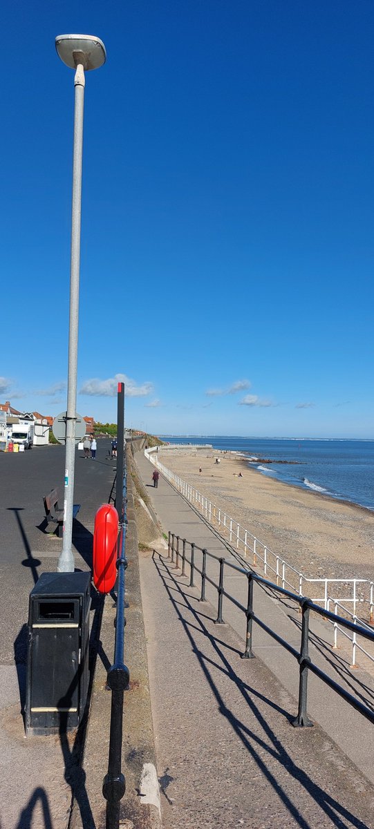 ENGLISHFUTURES's tweet photo. Stunning sunny morning for #Hornsea. A clear 10 on the Jeff Lynne scale. #Yorkshire #EastRiding #England @BBCLookNorth @BBCEngland @BBCWthrWatchers @bbcweather https://t.co/bXzJGhVkXt