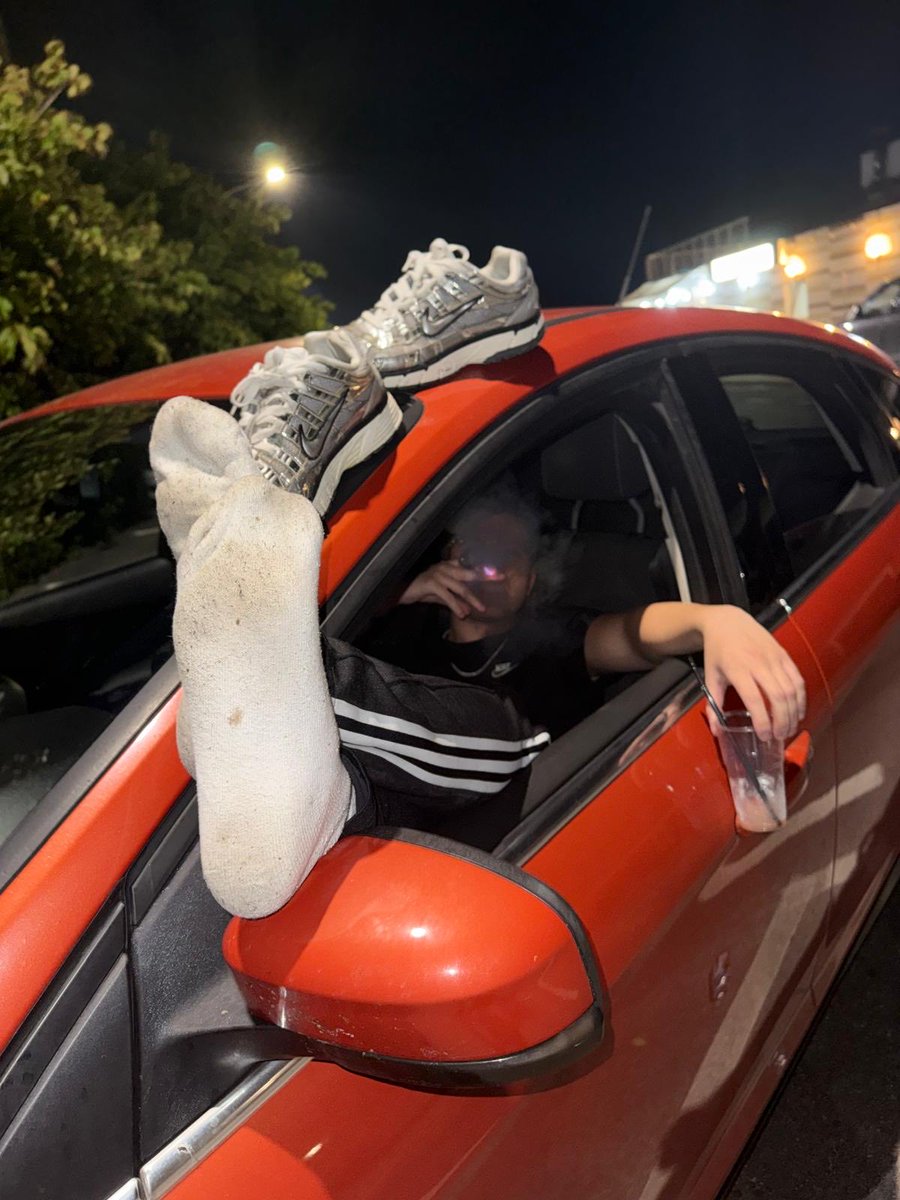 Realboss57's tweet photo. Avvicinati e vieni a togliermi i calzini, lecca lecca , SO CHE NON SAPETE RESISTERE!!!! 👑😈

📩 INFO • APPUNTAMENTI • CAM • COLLAB
Scrivetemi in privato per qualsiasi richiesta o proposta.
🤝 Collaborazioni / promo / contenuti
📲 DM sempre aperti. https://t.co/W6jMHXJz3X