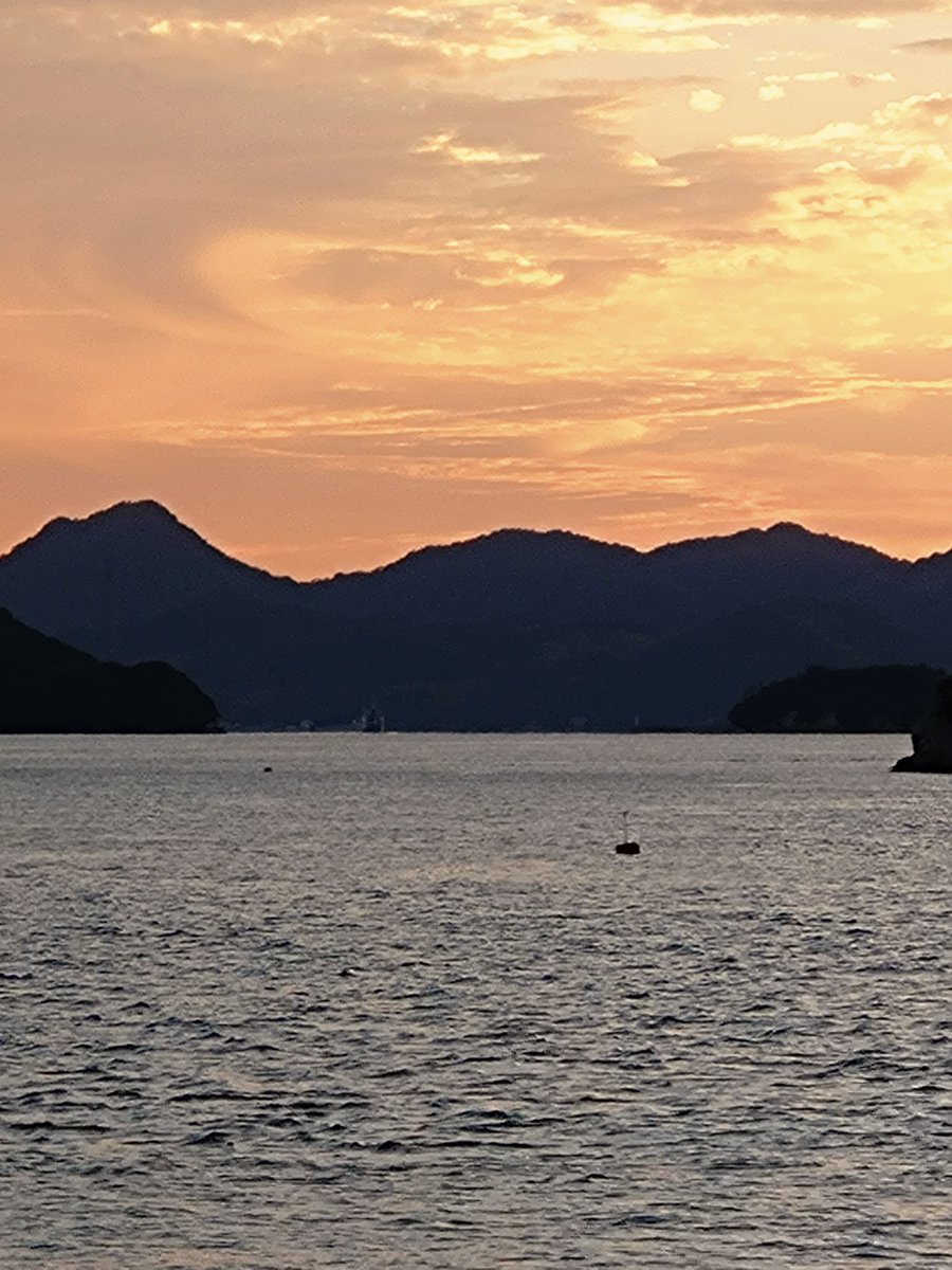 ojiyaafi's tweet photo. #サンセット　#夕暮れ　#海 https://t.co/VNo8lG7LOQ