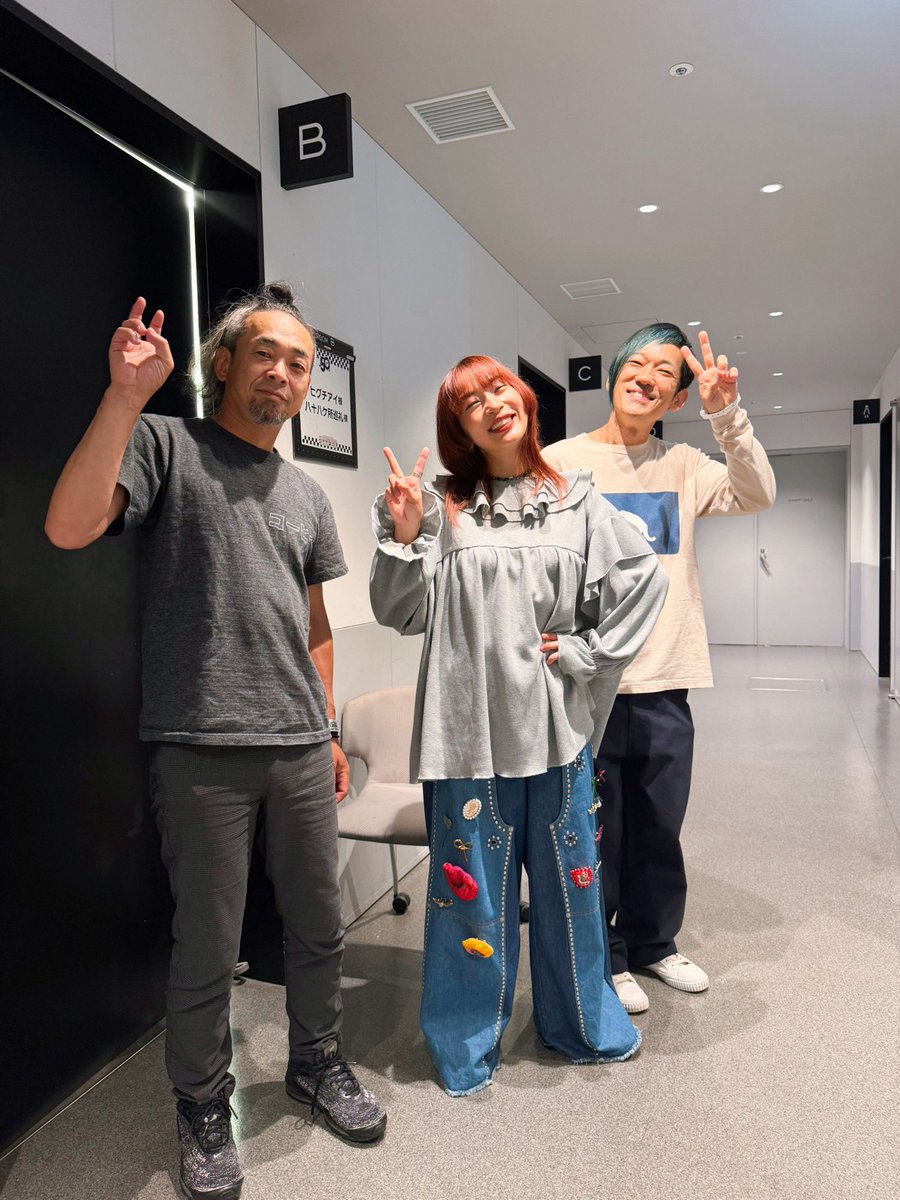 HiguchiAi_staff's tweet photo. [Thank You Shinjuku LOFT!]
ヒグチアイ最強スリーピースでの #LOFT50th CIRCUIT🗼
50周年おめでとう&amp;ありがとうございました㊗️

✍️SetList
1.朝に夢を託した
2.ココロジェリーフィッシュ
3.東京にて
4.悪魔の子
5.黒い影
6.大航海
7.mmm

NEXT BAND LIVE...
📍11/22 東京
🎫https://t.co/Xo0jtiAFt7 https://t.co/znq3ME3wAu