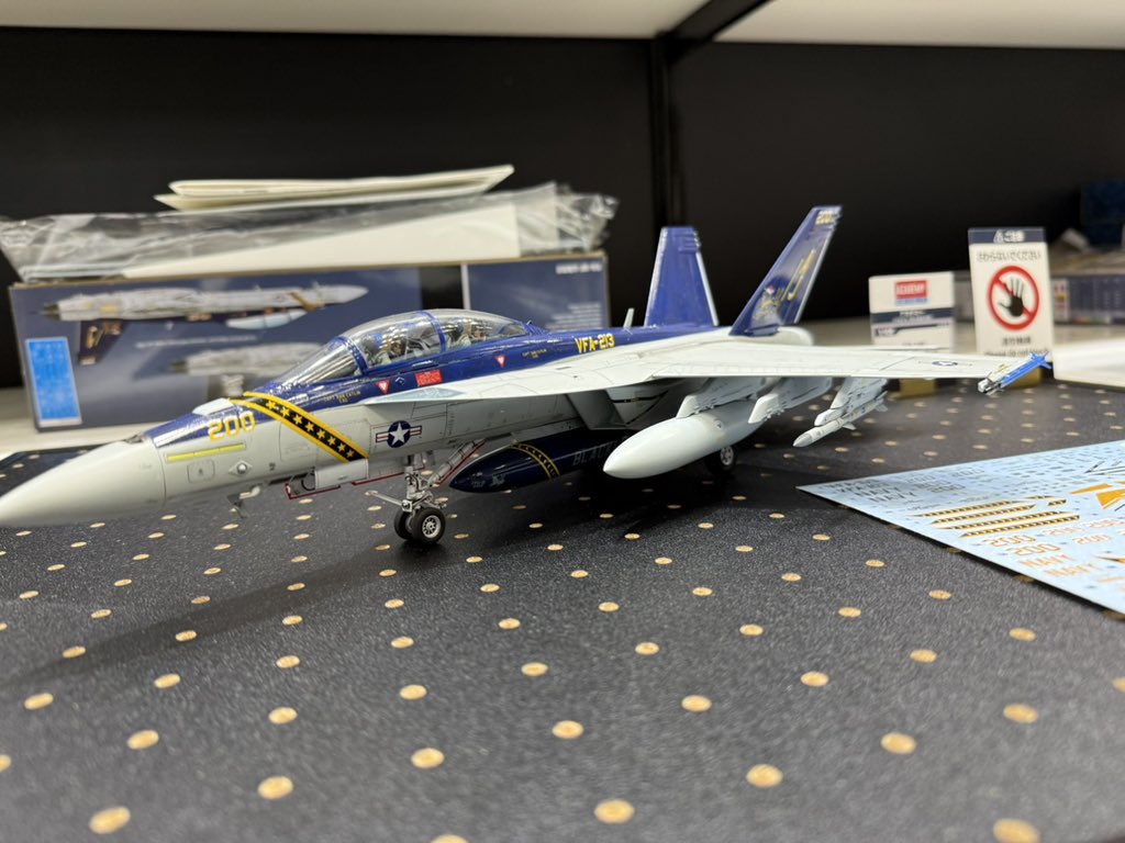 KTGonly01's tweet photo. 発売が楽しみな完全新金型のアカデミーF/A-18Fスーパーホーネット
付属する武装には話題のあれも付くとか？ https://t.co/v82PYlUv5h