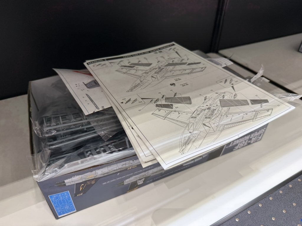 KTGonly01's tweet photo. 発売が楽しみな完全新金型のアカデミーF/A-18Fスーパーホーネット
付属する武装には話題のあれも付くとか？ https://t.co/v82PYlUv5h