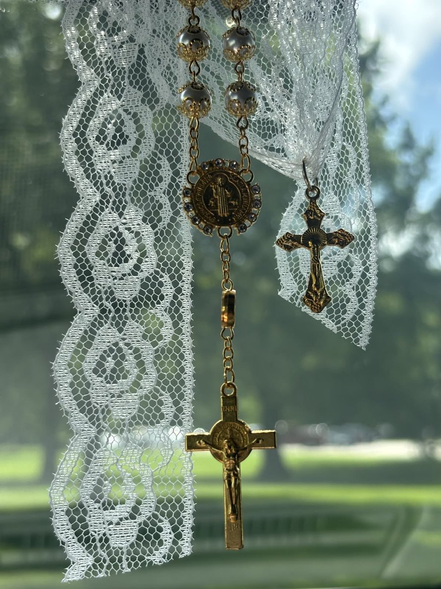 PrayTheRosary's tweet photo. Pray the Rosary every day https://t.co/aAzwIoHtTs