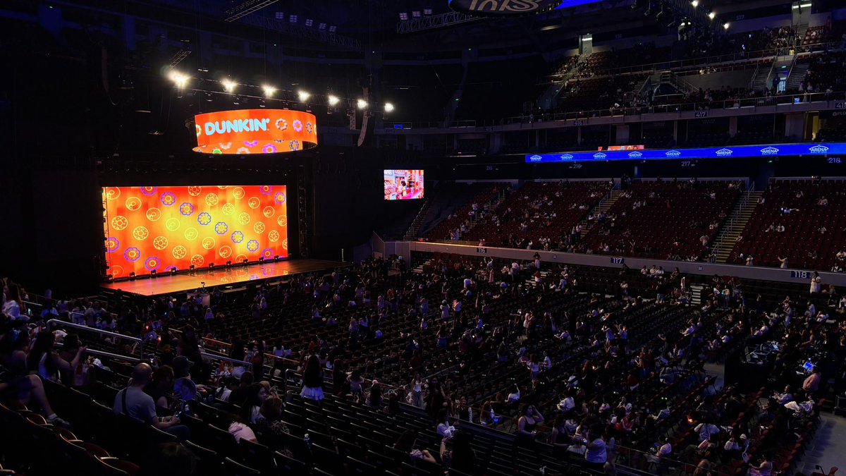 dunkinph's tweet photo. A night of ENDLESS love for ENHYPEN is about to begin in a few 🧡✨ #DunkinPH_ENDLESS #ENDLESSFunMeet #ENHYPEN https://t.co/KV1Xs0qURp