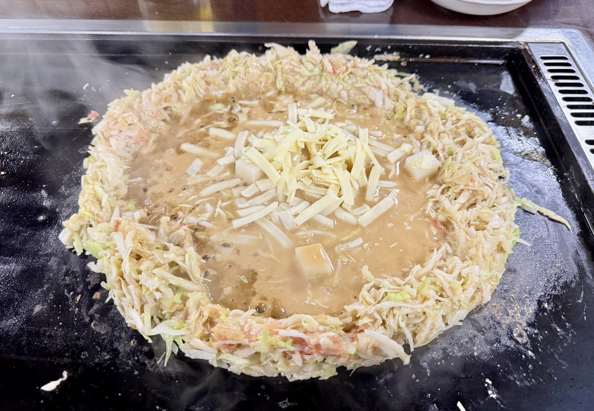 mtenjo's tweet photo. 会場出てからは月島でもんじゃ食べて、アキバあみあみでやってる異世界旅行手帳POPUPでいろいろ買い込んでしまった…
とはいえ今日の一番の収穫は会場先行販売のマジスク平刃だね。試すのが楽しみ〜 https://t.co/RllgjPz14g