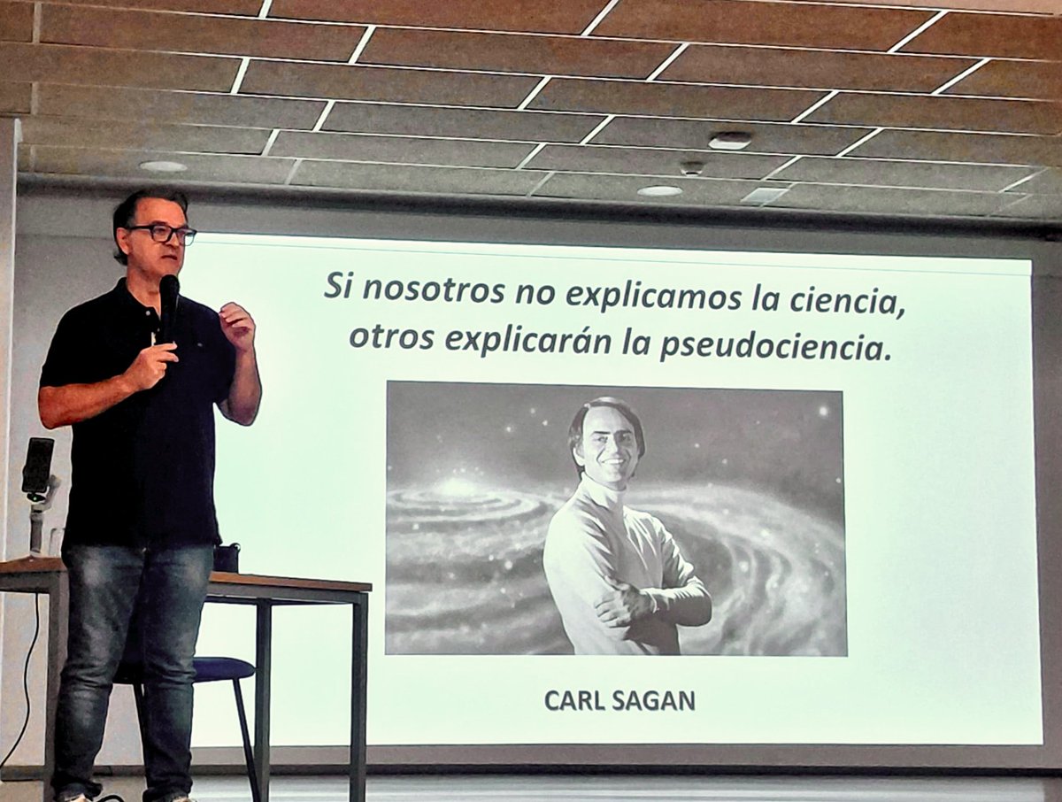 joseramosvivas's tweet photo. ✈️ Los aviones vuelan. 🛰️ Los satélites orbitan. 💊 Los tratamientos salvan vidas. La ciencia funciona, y sus resultados se pueden comprobar.

Pero tenemos que explicar también cómo sabemos lo que sabemos. 🔬 Porque cuando dejamos ese espacio vacío, alguien lo llena de bulos, conspiraciones y remedios milagrosos...

🎙️ Por eso investigo, enseño y divulgo. Para que una afirmación convincente no nos haga olvidar la pregunta fundamental: ¿qué pruebas la sostienen? 🧠🔎

#Ciencia #DivulgaciónCientífica #PensamientoCrítico #Pseudociencia #CarlSagan