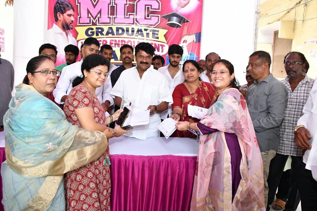 YadavTalasani's tweet photo. Attended the graduate voter registration drive organised at Nallagutta in Ramgopalpet Division and received voter registration applications from several eligible graduates.

#GraduateMLC #VoterRegistration #Ramgopalpet https://t.co/tqXqXjXdmA