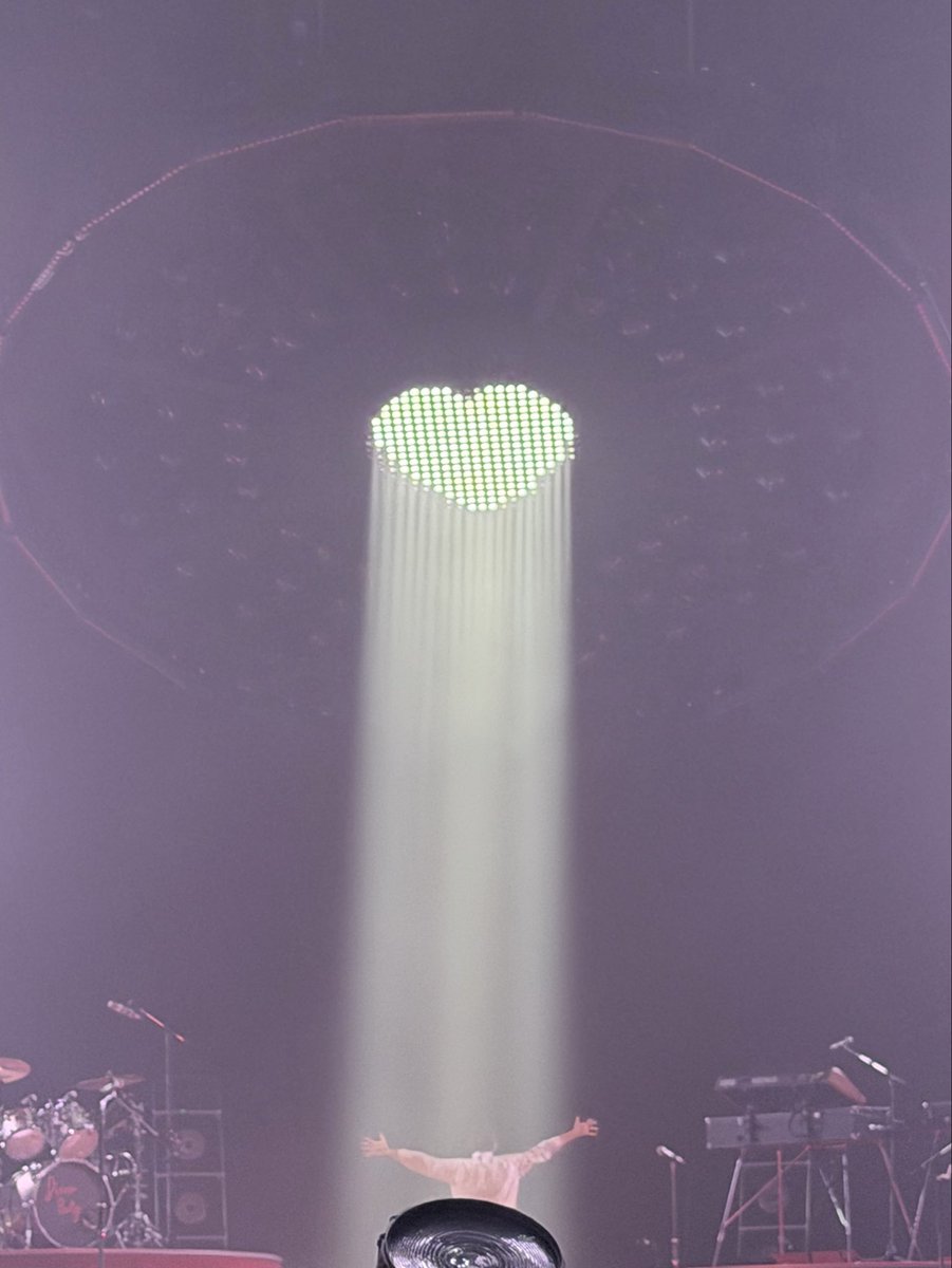 loveeforniall's tweet photo. the lovers tour https://t.co/tUeWPldGIh