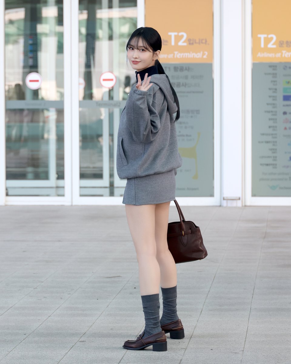 MIUMIUofficial's tweet photo. MOMO heads to Paris in a full Miu Miu look to attend Miu Miu Spring/Summer 2027 Fashion Show.

#MiuMiuSS27 #MiucciaPrada #MOMO https://t.co/FTiSJZq9nm
