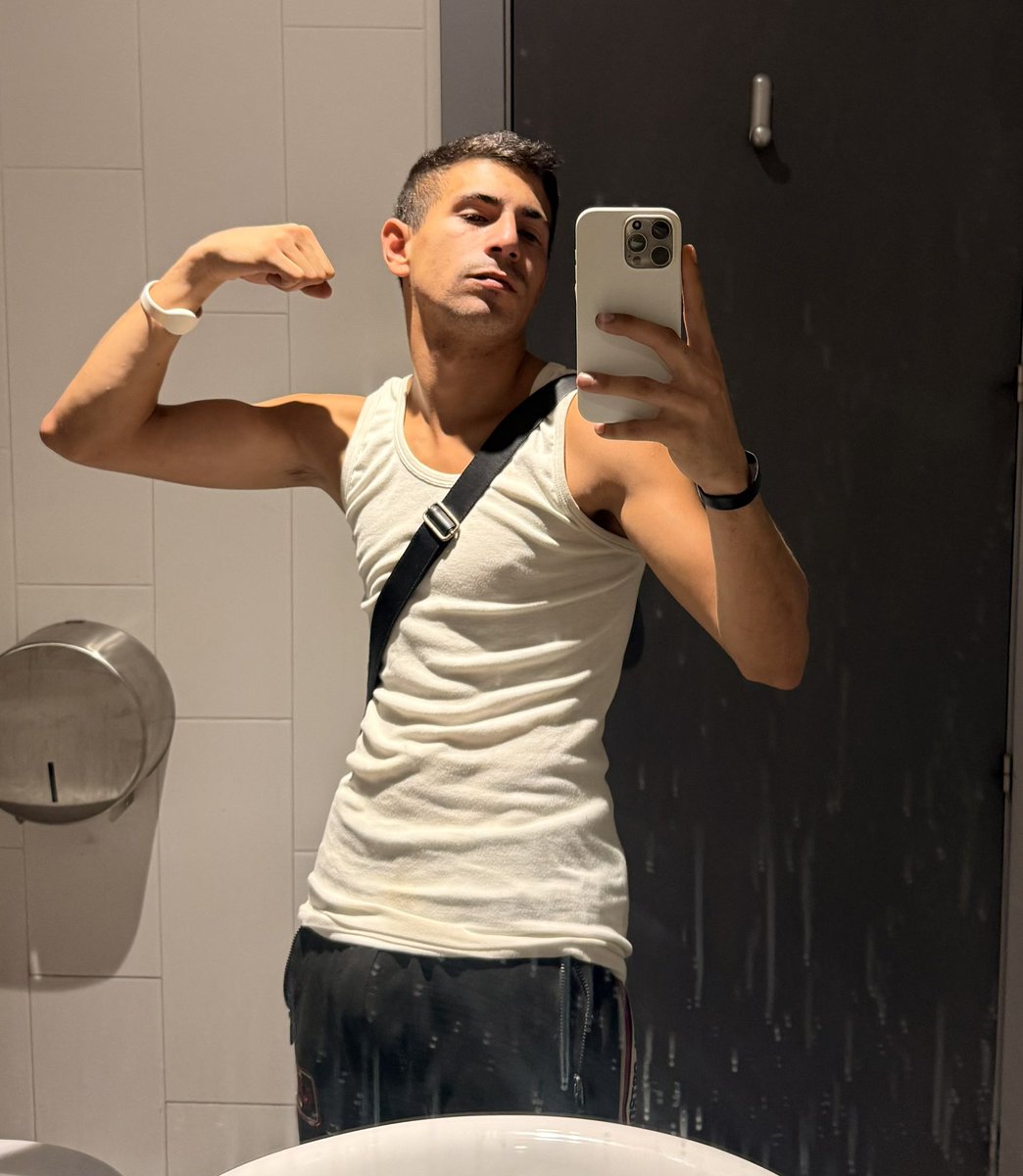 alphafinalex22's tweet photo. Con el sobaco bien sudao🥷💪 https://t.co/6EGKqpr7nU
