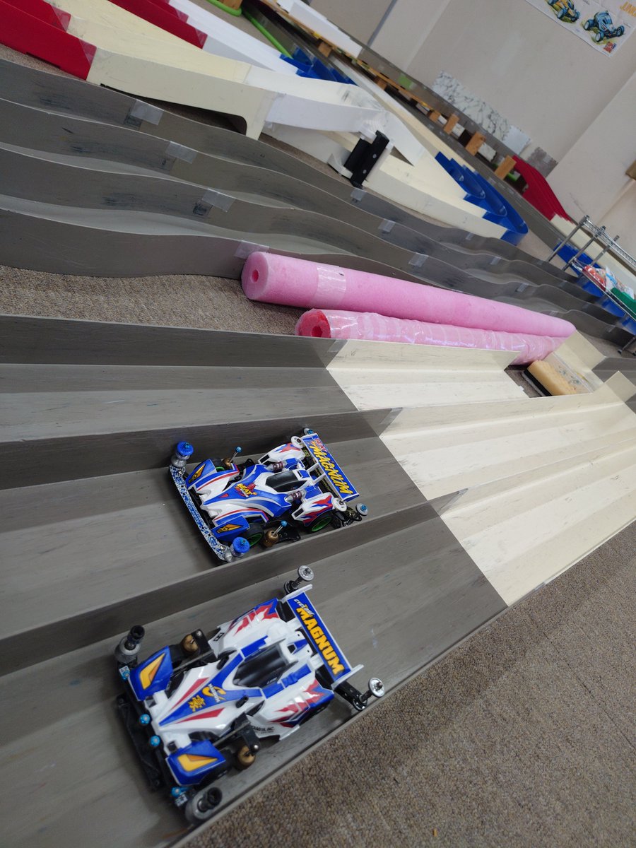 FastestThe's tweet photo. ミニ四駆

石巻特2第一サーキット

午前中にレイアウト変更のお手伝いをさせていただきました。😀とりあえず写真だけで未走行！

#ミニ四駆
#石巻第一自動車学校
#特車2課 https://t.co/qsbuMX5JHo