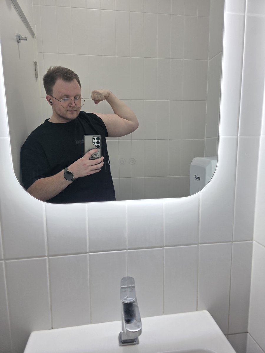 ToastedCabbage tweet picture