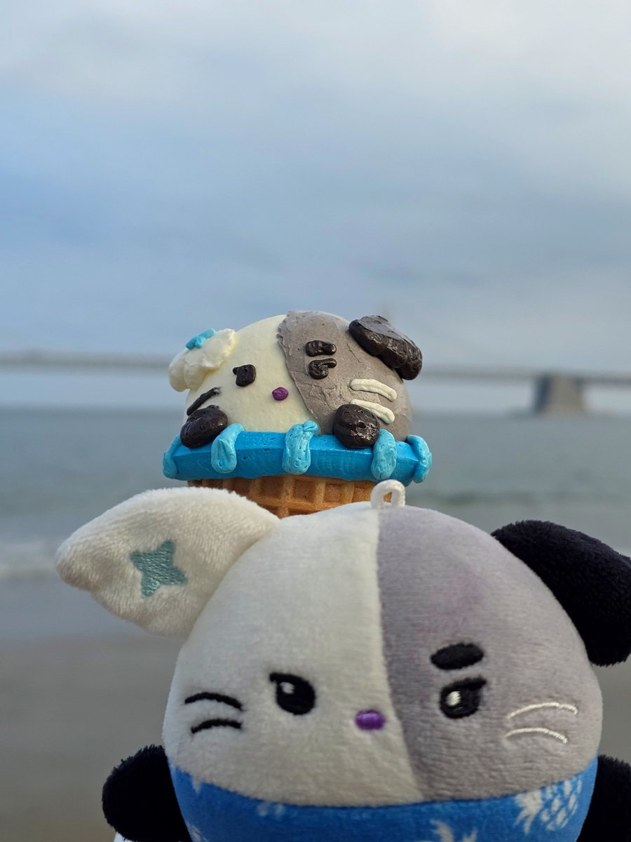 dyudium's tweet photo. 냥듀: 주인님 그녀석은 가짜예요...! (냠) https://t.co/gm2LQR0vBz