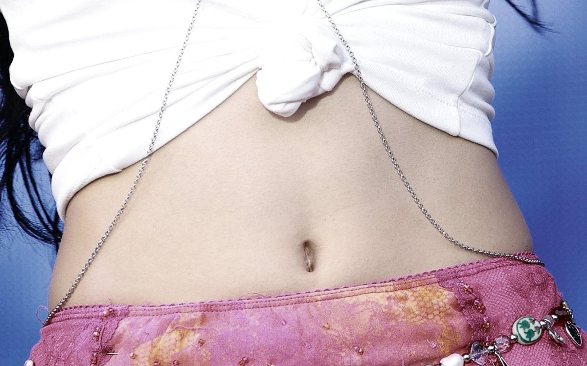 xynleea's tweet photo. oh lord,, kazuha belly button shape😖 https://t.co/vbwfPwFDks