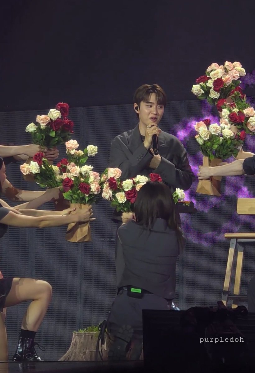 gwenchanadoh's tweet photo. literally everyone to kyungsoo 💐🧎‍♀️💐 https://t.co/a9GD5N2Jq2