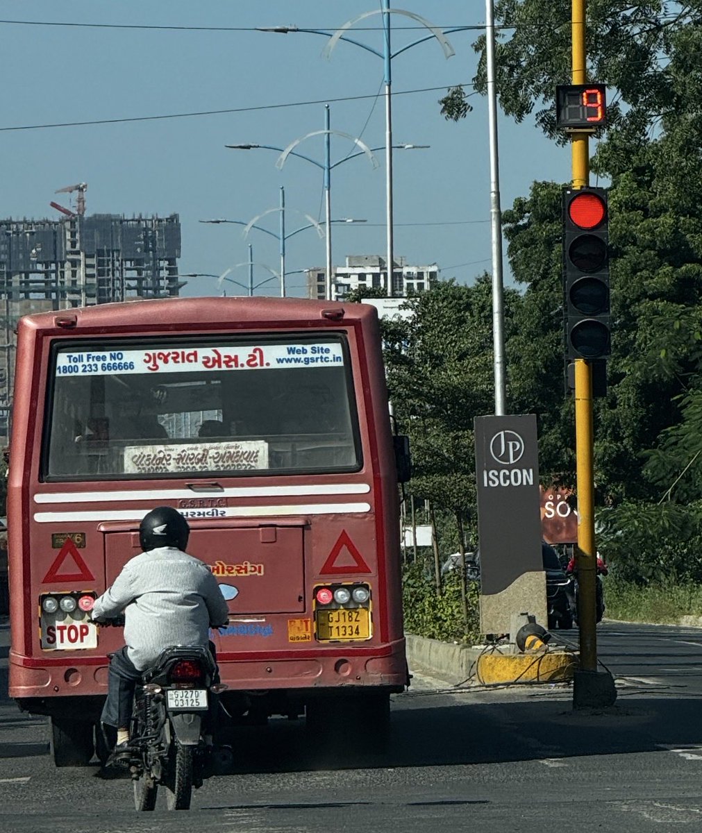 theaakash07's tweet photo. Date 03/10/2026
Time: somewhere between 
3:30 pm to 3:40 pm

Gsrtc driver crossed the redlight in such a speed, thank god there was no casualty 

Place: Yoga Circle, Mumatpura, Ahmedabad

@OfficialGsrtc @AhdTraffic https://t.co/Q2rnCARUJF