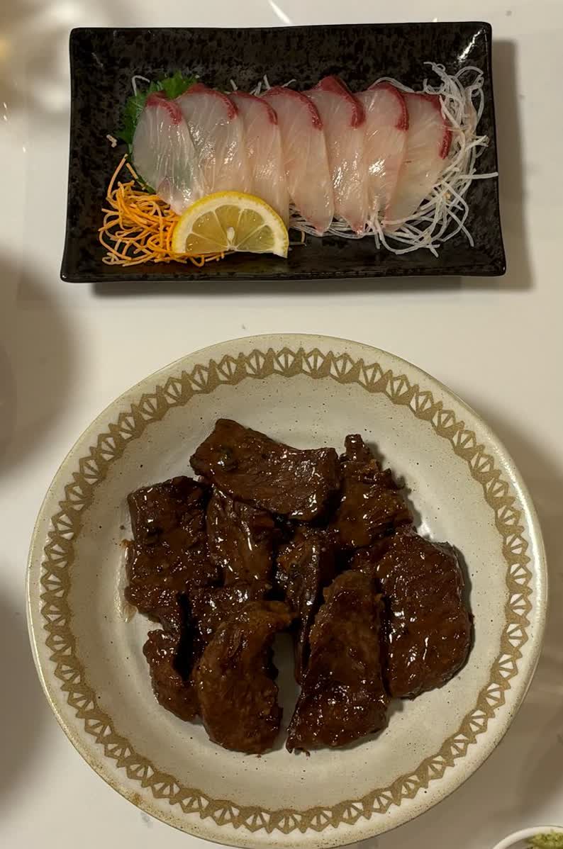punhetilson67's tweet photo. Hoje o jantar é carne e sashimi. É uma alegria poder comer o que gosto. https://t.co/GGtP8bPzEZ