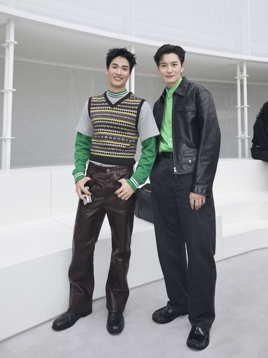 mintmag_th's tweet photo. เฟรมเริ่ดไม่หยุด! ชมอีก���มเมนต์ของ ‘เต-ใบเฟิร์น’ พบกับ ‘Song Kang - Chen Duling - Kim Hee ae’ ภายในงานแฟชั่นโชว์ LOEWE คอลเล็กชั่น Spring/Summer 2027 ที่จัดขึ้นเมื่อวานที่ผ่านมา ณ กรุงปารีส ฝรั่งเศส 💚

#LOEWExTaytawan 
#LOEWEXBaifern 
#LOEWE 
#MintNews https://t.co/Al9yhpFL4s