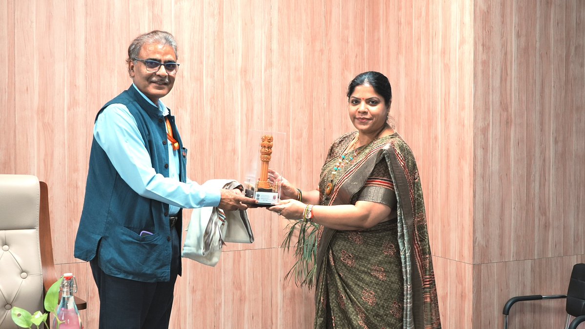 nfsu_jaipur's tweet photo. NFSU Jaipur Campus had the honour of welcoming Shri Mayank Mishra, IRS, Director, Women Safety Division, MHA, Govt of India, Dr. S. K. Jain, Director-cum-Chief Forensic Scientist, DFSS and Dr. Ravindra Sharma, Director, CFSL Pune.
#NFSU #NFSUJaipur https://t.co/lUs0tqNhua
