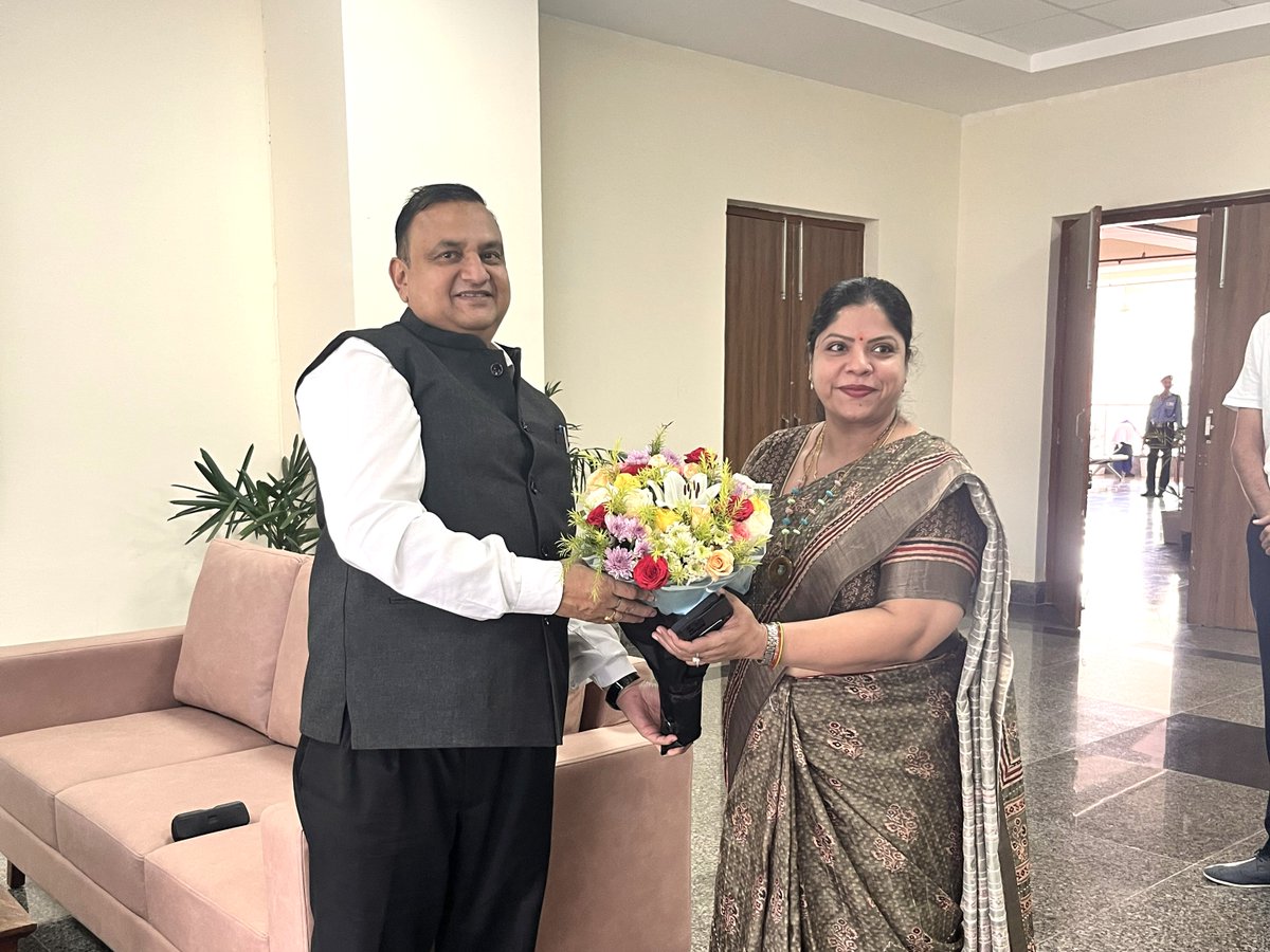 nfsu_jaipur's tweet photo. NFSU Jaipur Campus had the honour of welcoming Shri Mayank Mishra, IRS, Director, Women Safety Division, MHA, Govt of India, Dr. S. K. Jain, Director-cum-Chief Forensic Scientist, DFSS and Dr. Ravindra Sharma, Director, CFSL Pune.
#NFSU #NFSUJaipur https://t.co/lUs0tqNhua