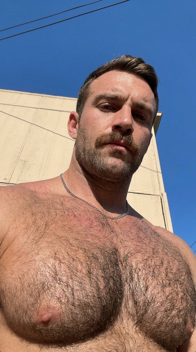 hunterdawx's tweet photo. In case he didn't send you one today 😏 https://t.co/bKpvfrPCes