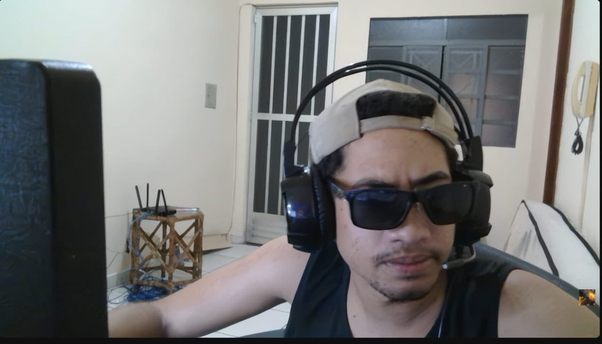 eusouohuarth's tweet photo. Feliz aniversário, @DemonnKurt!

Dividir essas horas de gameplay contigo, acompanhando você nas lives, é bom demais. 😄👏🏼 https://t.co/CKeCHFe5gg